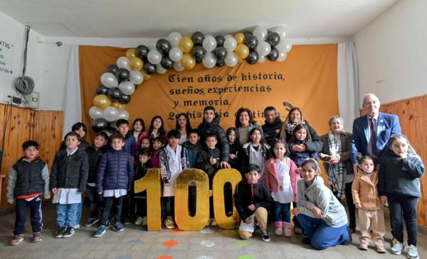 Lago Blanco, Torres entregó equipamiento, un Aula Digital Móvil y anunció la construcción del Albergue Comunal