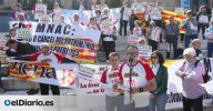 Unas cincuenta personas se concentran frente al MNAC para reclamar el retorno de los murales de Sijena