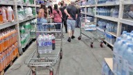 Las ventas en supermercados y mayoristas volvieron a caer en julio según el INDEC
