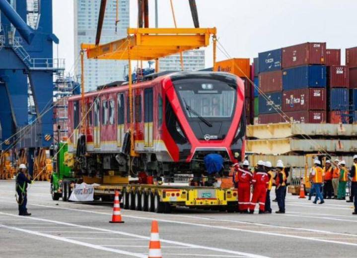 Así fue el desembarque del primer tren del Metro de Bogotá en Cartagena: la capital fue felicitada por sistemas de transporte de otros países