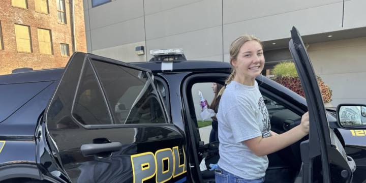 ‘Into the Streets’ - Morningside University students and staff flood the streets for annual day of giving back to the community