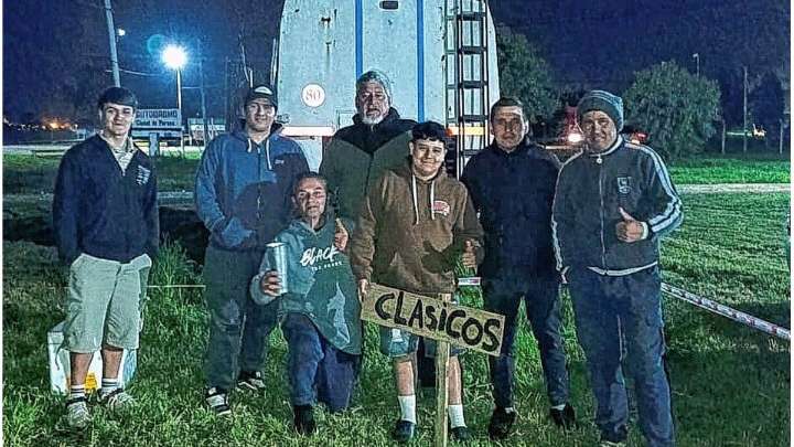 Fanáticos ya acampan para esperar a las TC Pick Up en Paraná