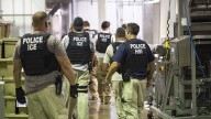 La Corte Suprema revoca un fallo anterior y permite reanudar las detenciones de inmigrantes ilegales en LA