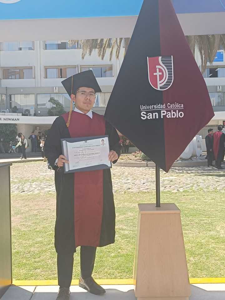Se graduó como Bachiller en Derecho Internacional y Prevención y Solución de Controversias     de la UCSP Hugo Amanque Murguía