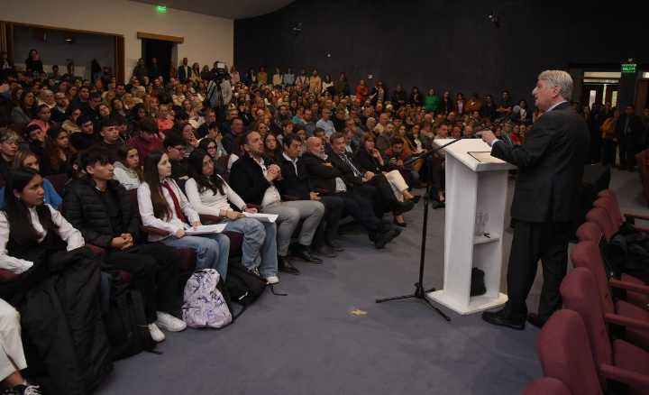 Becas Impulsar Futuro: el 1º de octubre comienzan las preinscripciones