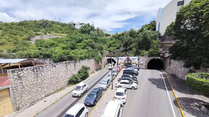 Puente peatonal en Pozuelos luce abandonado entre grafitis y falta de seguridad