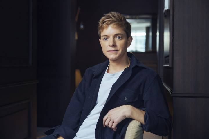 Mae Martin revisits their Toronto roots, early aughts in Netflix thriller Wayward