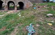 Multarán en Parral a quienes tiren basura en la vía pública