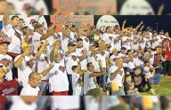 Celebran Indios con su afición el título