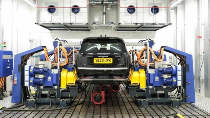 Jaguar Land Rover to resume manufacturing 'in the coming days'