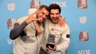 Venezolanos Alleh y Yorghaki encendieron los Premios Juventud al ritmo del merenguetón y ganaron la categoría Tropical Mix