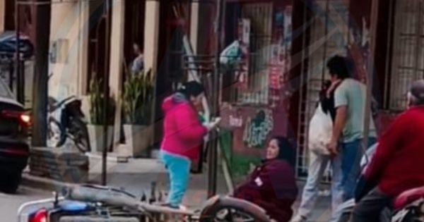 Fuerte choque de dos motos en la esquina de la panadería: "Se salvó de milagro"