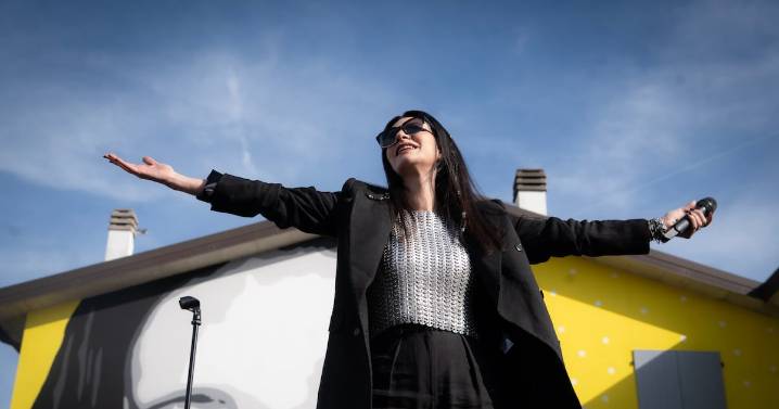 Laura Pausini vuelve a sus raíces e inaugura museo conmemorativo en Italia