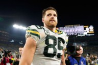 Packers Take Final Decision on Tucker Kraft Just Hours Before Browns Clash Packers' TE Tucker Kraft battles a knee scare but looks set to play the Browns in Week 3. Injury drama averted, watch the sho