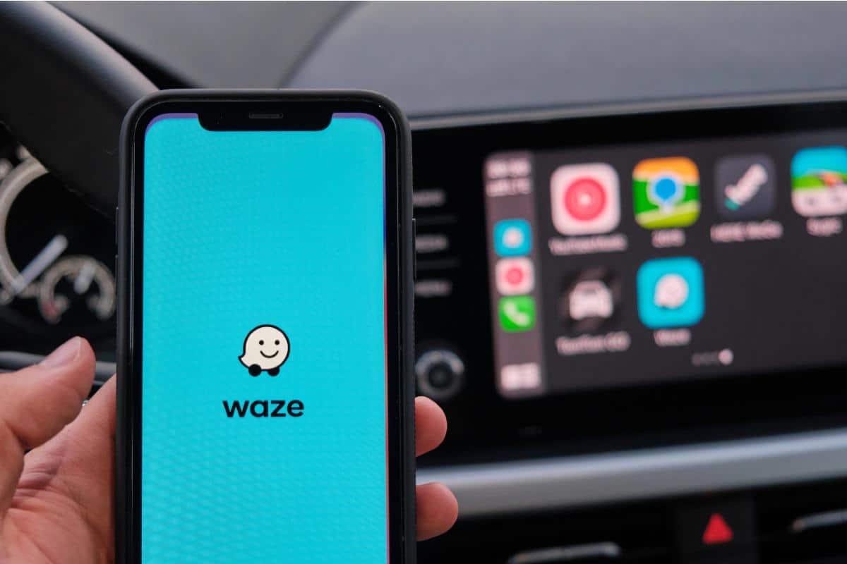 Migrantes usan Waze para evitar redadas del ICE y alertarse entre ellos