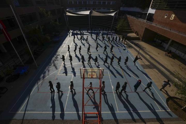 No TikTok, no Instagram: Chilean school blocks phones as students rediscover real