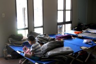 Juez suspende política de Trump que ponía fin a beneficios destinados a niños inmigrantes