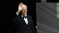 El imperio de Armani pasará a su fundación: moda, hoteles, restaurantes, clubes...