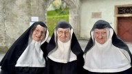Sin luz ni agua. Las monjas rebeldes que huyeron del hogar de ancianos a donde las enviaron para regresar a su abandonado convento en los Alpes