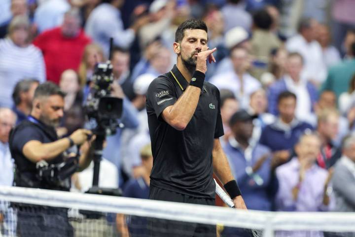 Djokovic desespera a Fritz y será el rival de Alcaraz en semifinales