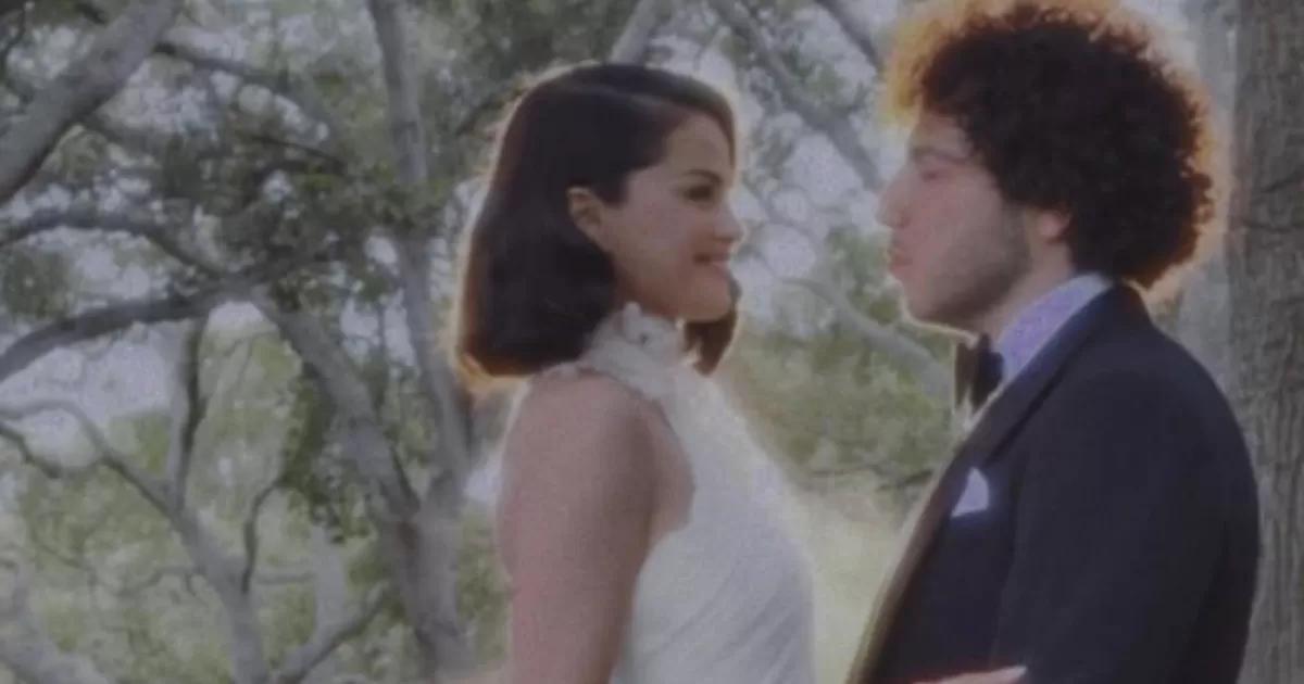 Selena Gómez y Benny Blanco dieron el ‘sí’: Primeras imágenes de su boda