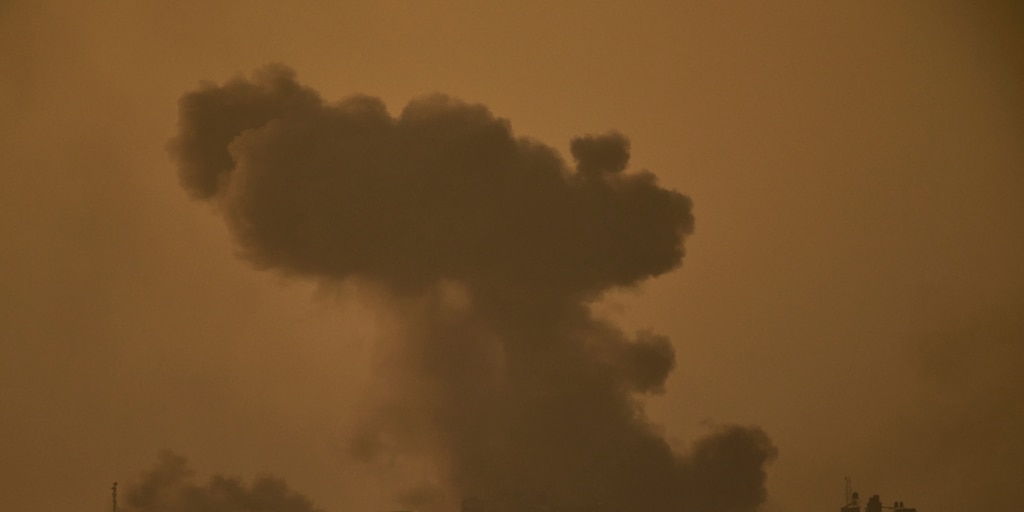 El ministro de Defensa de Israel afirmó que “Gaza está en llamas” tras los intensos bombardeos del Ejército contra Hamas