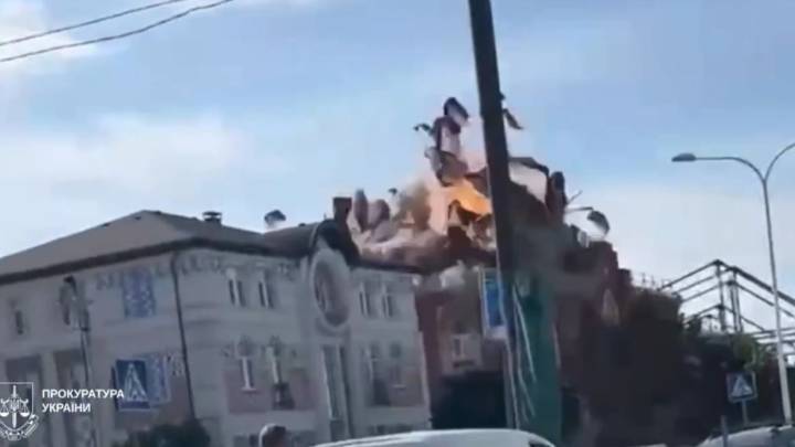 Impactante video muestra ataque ruso, en plena luz del día, a edificio universitario en Ucrania