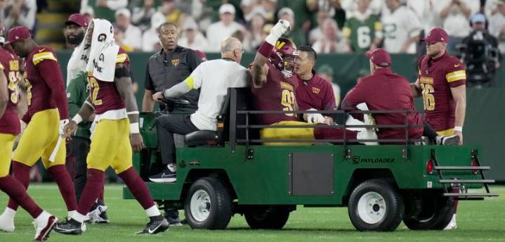 Report: Commanders DE Deatrich Wise (quad) out for season
