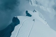 Impresionante. Esquió desde la cima del Everest hasta el campamento base sin oxígeno suplementario y logró una hazaña