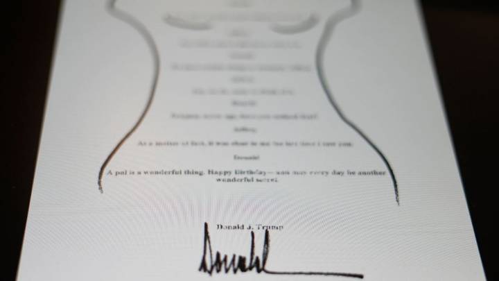 Revelan supuesto dibujo de Trump para Epstein y su enigmático mensaje: "Tenemos ciertas cosas en común, Jeffrey"