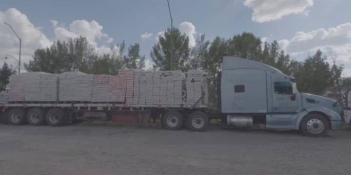Aseguran miles de latas de cerveza valuadas en más de un millón de pesos y robadas por un grupo criminal en Chihuahua