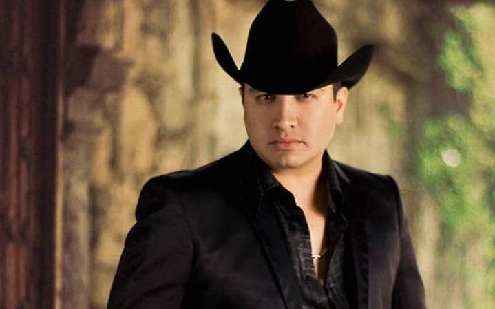 Detuvieron al papá de Julión Álvarez por portación ilegal de armas de fuego
