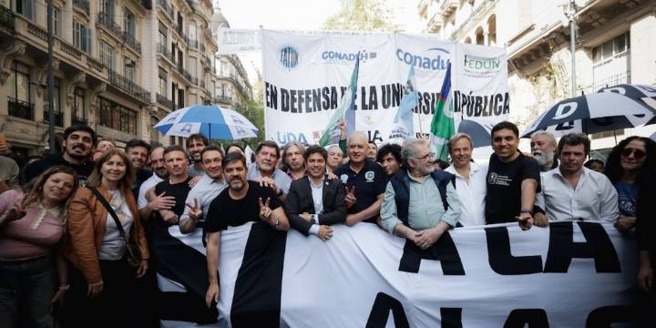 Qué dirigentes políticos participaron de la marcha contra los vetos de Milei