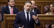 Abascal llama a Sánchez «corrupto, traidor e indecente» y Armengol lo retira del acta parlamentaria