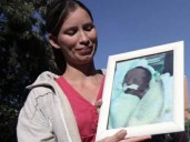 La familia de la niña exige mayor indemnización y la condena de la médica