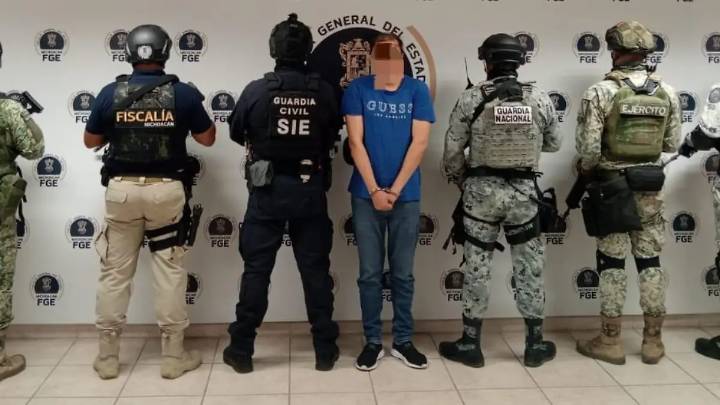 Detienen al secretario del Ayuntamiento de Jiquilpan por presunta difusión de videos del Ejército Purépecha