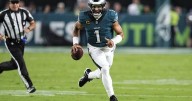 Defending champion Eagles edge Cowboys 24