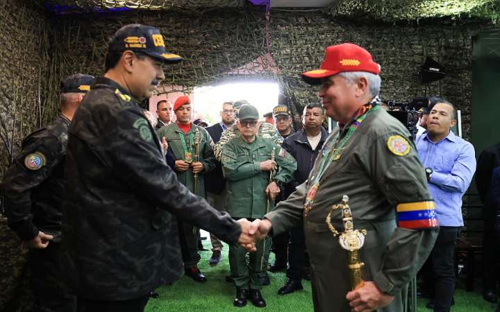 Presidente Maduro realizó ascensos y condecoraciones en el 20° Aniversario del CEOFANB