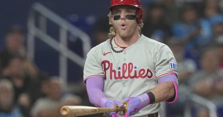 Viral ballpark dispute turns sweet as Phillies' Bader gifts bat to young fan