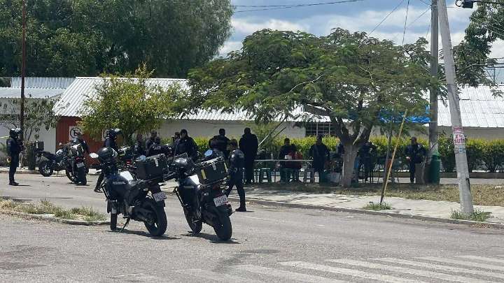 Abaten a hombre tras atacar a mujer con cuchillo y disparar a policías en Tehuacán