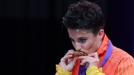 María Pérez recibe el oro de los 20 km marcha del Mundial de Tokio