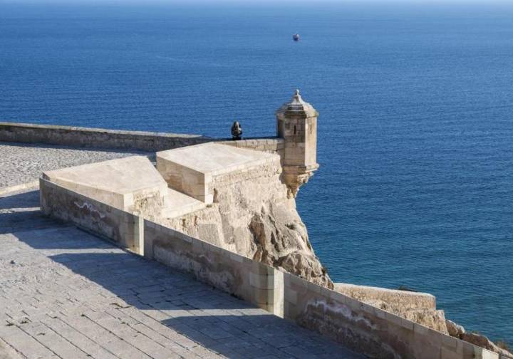 El castillo de Santa Bárbara de Alicante cobrará entrada solo a los turistas