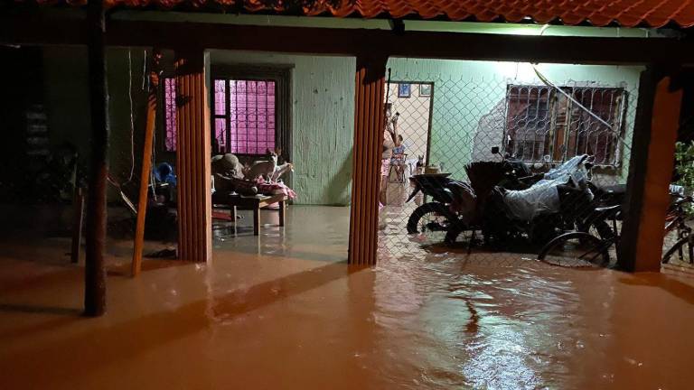 Lluvias intensas ocasionan desbordamiento de arroyos y ríos en sur de Escuinapa