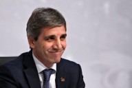 Apuntan a Luis Caputo y denuncian que el Gobierno puso $40.000 millones del Garrahan en un fondo de inversión
