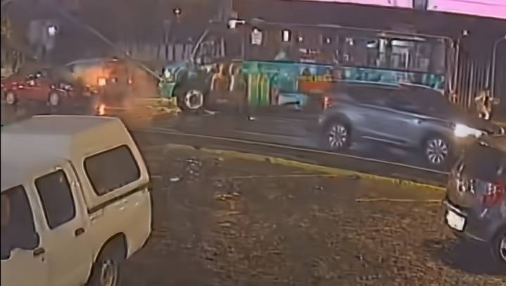 Choca unidad de transporte público en Tlalpan; reportan posibles lesionados