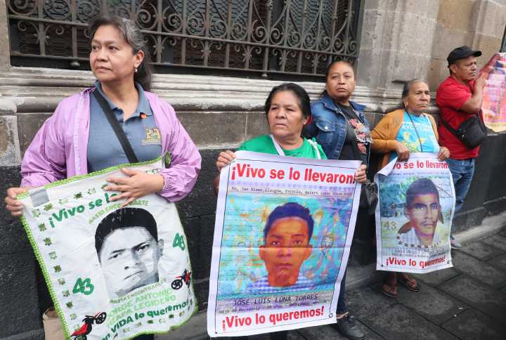 Familiares de Ayotzinapa acusan falta de “avances sustanciales” tras reunión con Sheinbaum