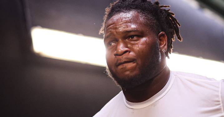 WATCH: Jalen Carter ejected immediately into Eagles