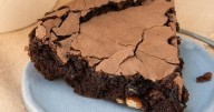 Torta de chocolate con 4 ingredientes: sin harina, sin manteca y sin aceite