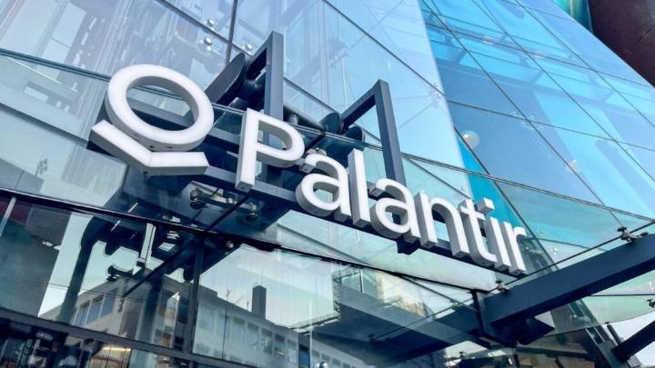 Acciones de Palantir (PLTR) disparan ganancias de Cathie Wood hasta 495 millones