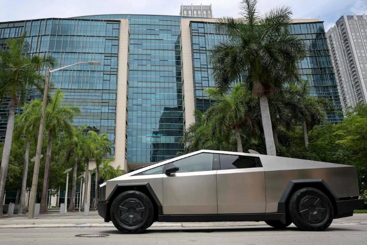 Propietario de Cybertruck asegura que el techo de cristal de su camioneta se agrietó misteriosamente: “Tesla dice que no son responsables de cubrirlo”